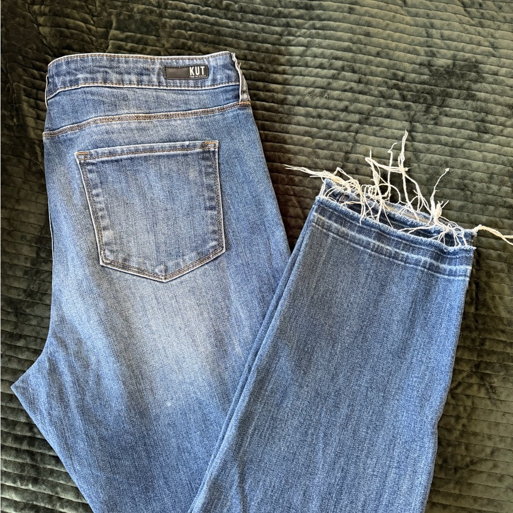 Kut from the Kloth Medium Blue High-Rise Cropped Jeans with Frayed Hem